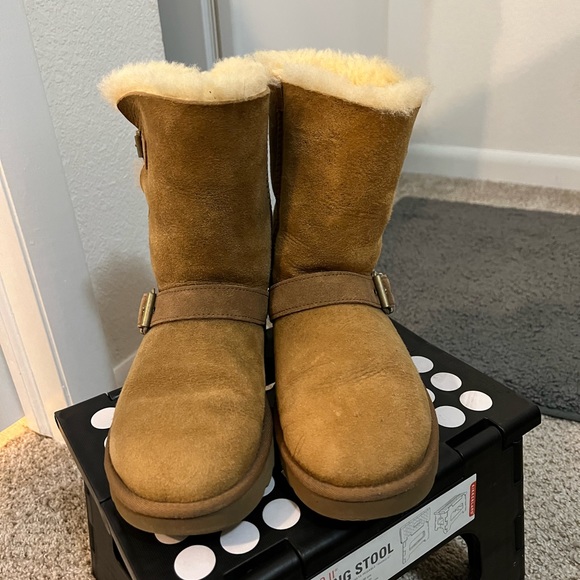 UGG Boots - Picture 3 of 6